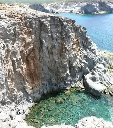 Palma E Boungaville Prázdninový dům SantʼAntìoco